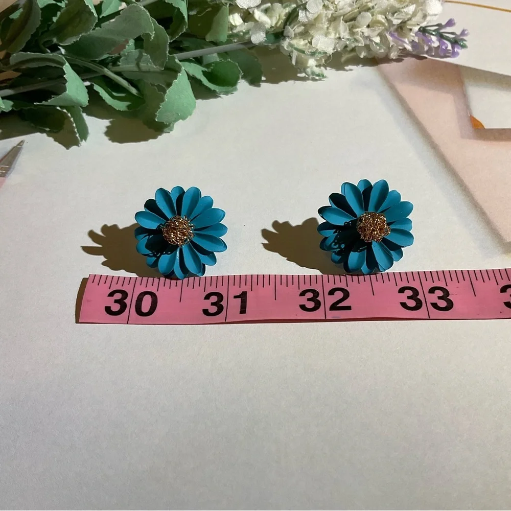 Blue Daisy Earrings - Picture 2 of 4